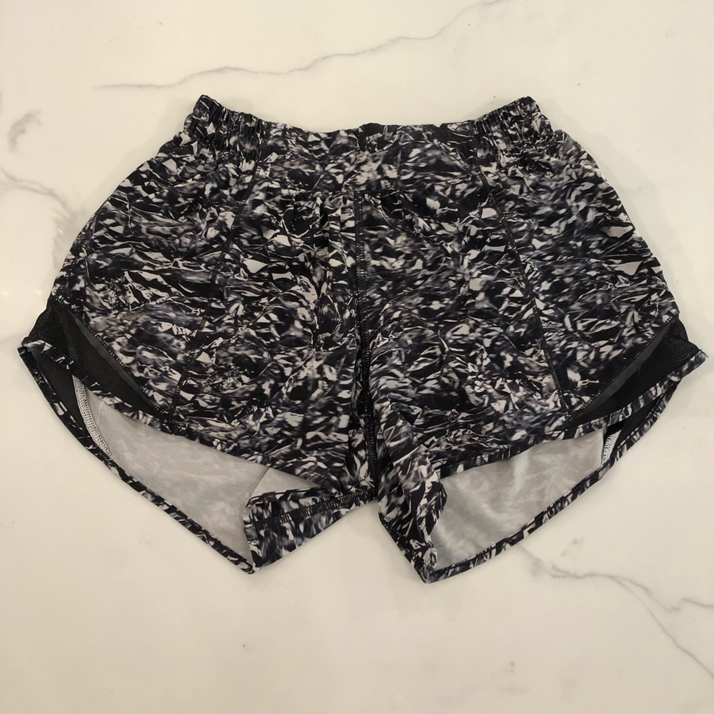 lululemon Hotty Hot Shorts•Black White•4 Long